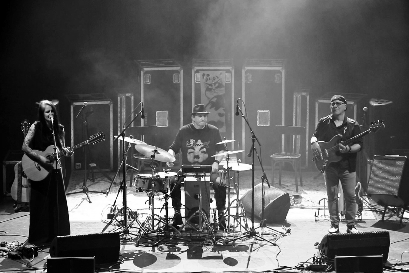 Les trois musiciens de Lost Darling sur scène